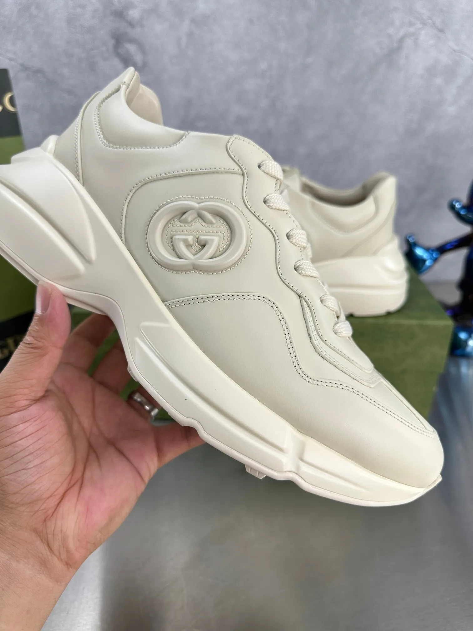 P800🔵GUCCI Italian Gucci dad shoes Top version 🔜Original quality🔜Purchasing level 2️⃣ years of experience in making dad shoes. It took more than 3 months of research and development to disassemble the original version, and it is finally available! The goods are worth looking forward to! 👫 style for couples 🔜Versatile in all seasons🔜 Fashion🔜 Personality 🔜Distinctive 🔵More than 100 layouts in the whole series, welcome to inquire for pictures Outsole: The latest original developed TPU Upper: Imported first-layer silk cowhide🐮 Lining: Original A-grade mixed sheepskin🐮 Foot: Original A-grade imported cowhide 💯Counter genuine complete package Midsole Latex pad with LOGO, last, oil edge, air pressure coding process, supports NFC anti-counterfeiting chip detection! Size: women’s code 34-41, men’s code 38-46 (women’s 34 41, men’s 38 46 customized)